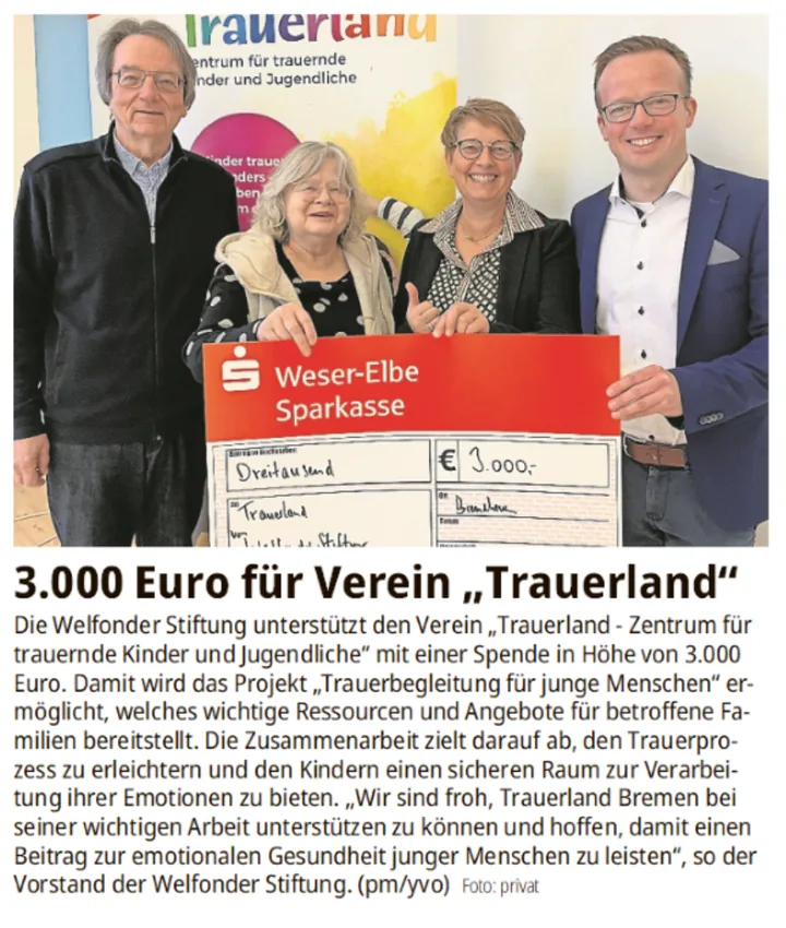 Scheckübergabe über 3.000 Euro an den Verein Trauerland